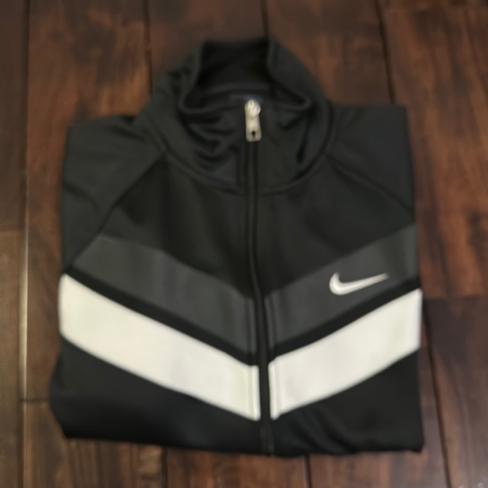 Nike Zipup w chevron pattern & pockets